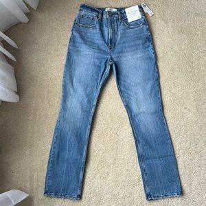 Abercrombie & Fitch Women’s Ultra High Rise 90’s Slim Straight Jeans NWT